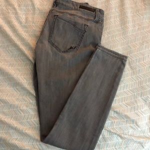 grey skinny jean